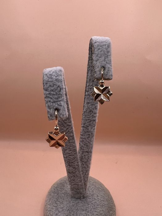 Продам золотые серьги.