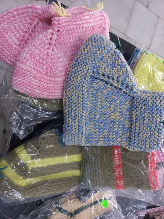 Детски ленти за глава и терлици ръчно изплетени