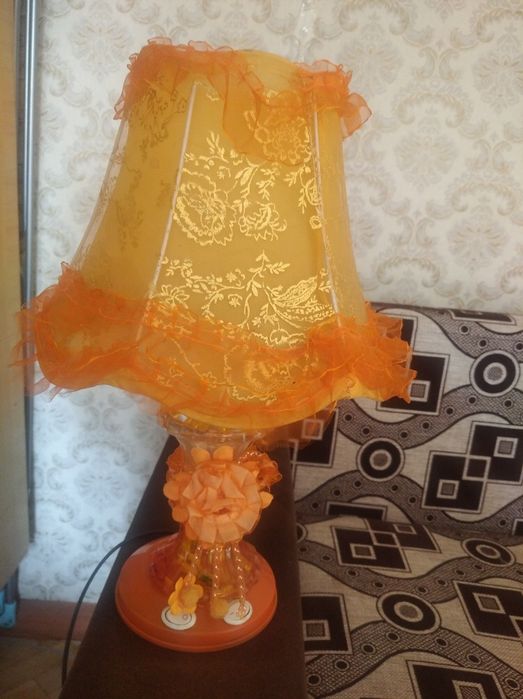 Настольная лампа