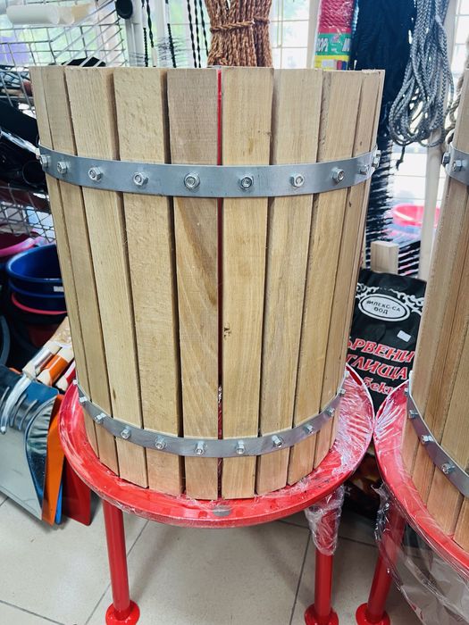 Преса за грозде българско производство/39л/.Размер на коша-35/45 см