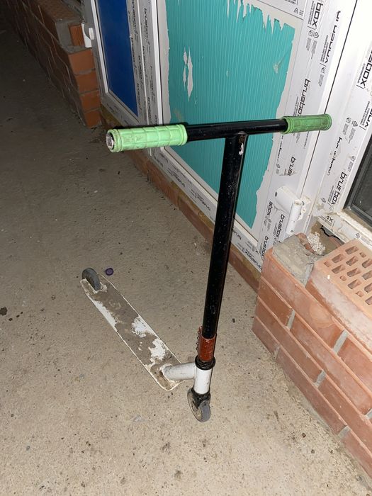 Продам Трюковой самокат нормальный минусов нету