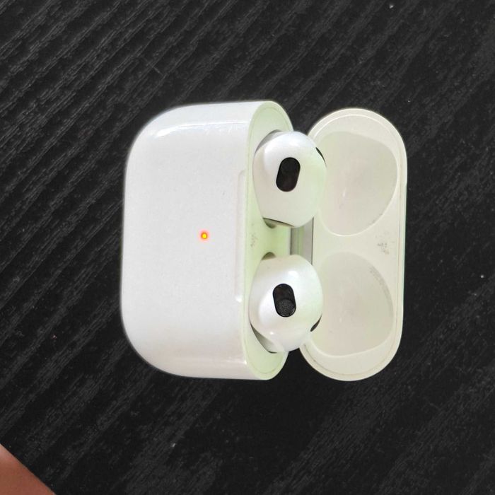 AirPods Generatie 3,numărul de serie valid si husă (citește descriere)