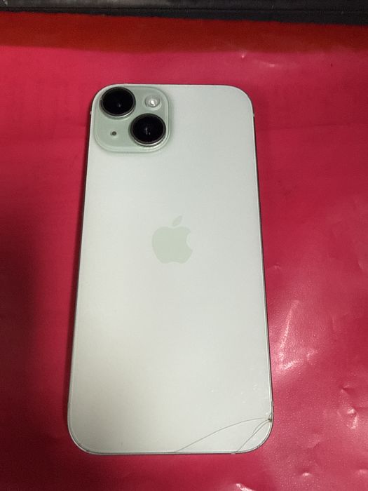 Iphone 15 se vinde pentru piese