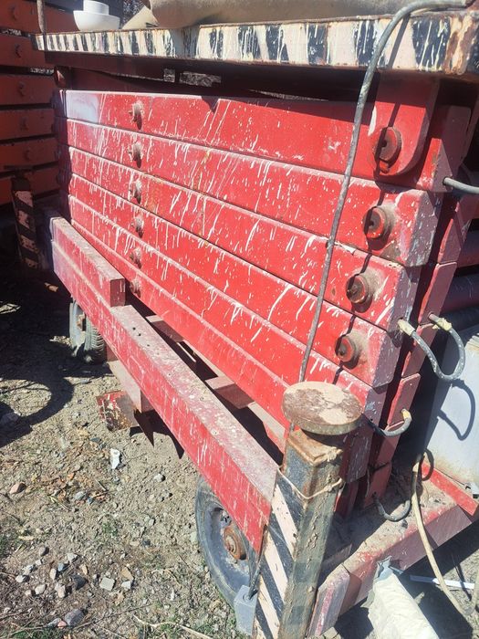 Подъемник ножничный