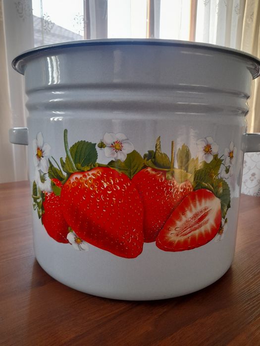 Кастрюля эмалированная