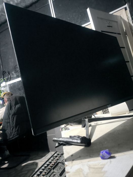 Монитор на запчасти ударили