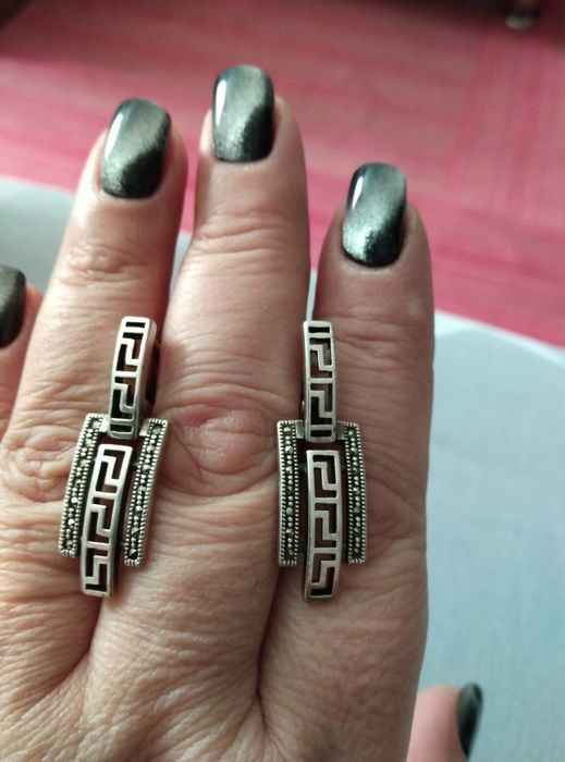 Продам серьги серебро очень стильный