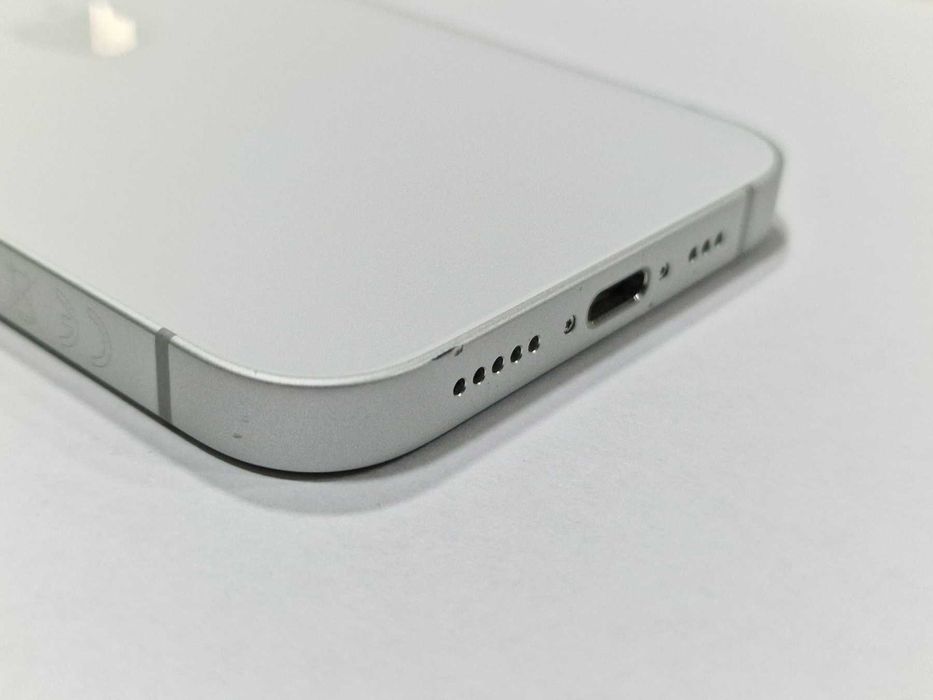 Apple iPhone 16e 128GB / 100%