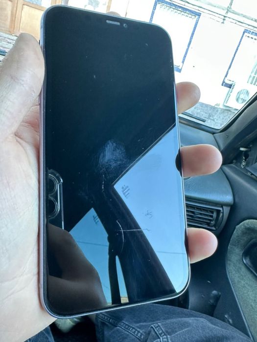 Продам айфон 11