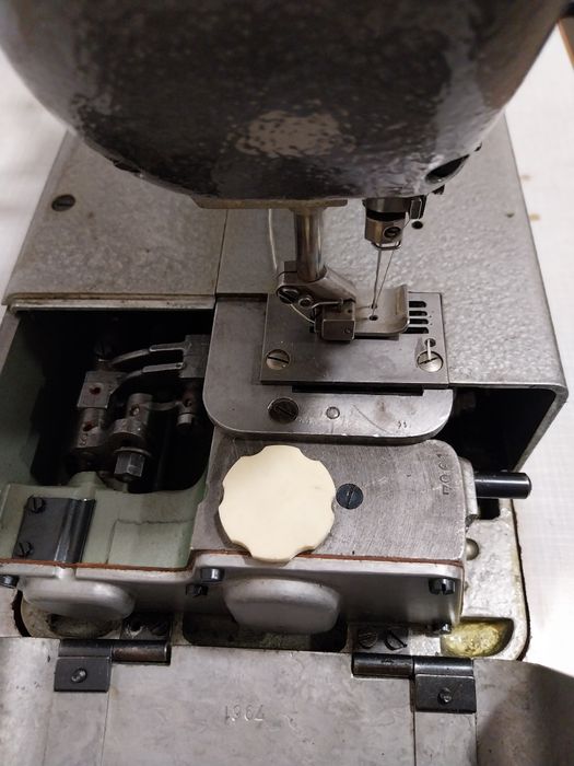 Използвана...работеща двуигловка.