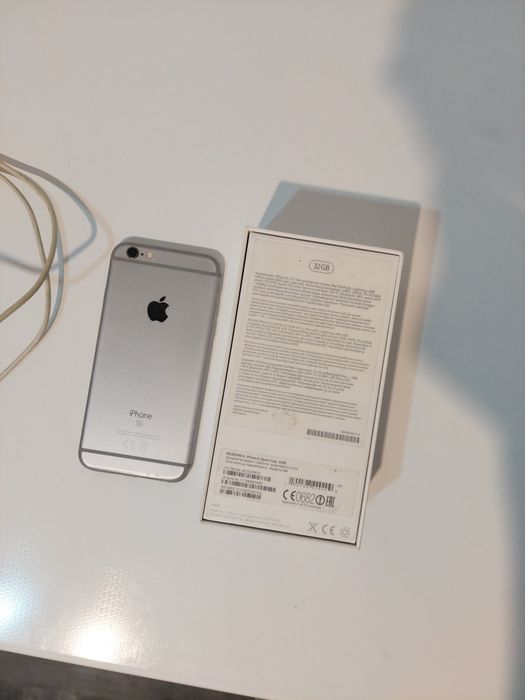 iPhone 6s + коробка + кабель, не включается