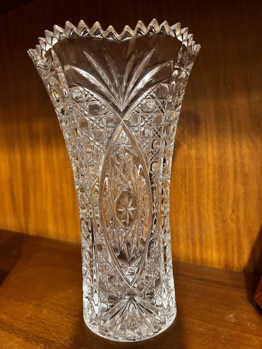 Продам хрустальные вазы и конфетницы