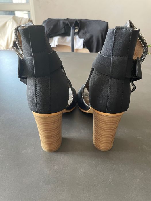 Продавам дамски обувки