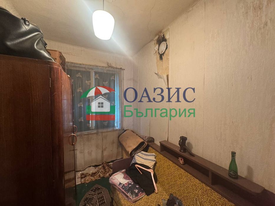 Двуетажна къща в с. Гълъбец на парцел 730 кв м, Общ. Поморие, обл.