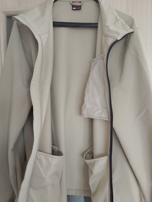 Яке  пролетно  лека материя бежаво