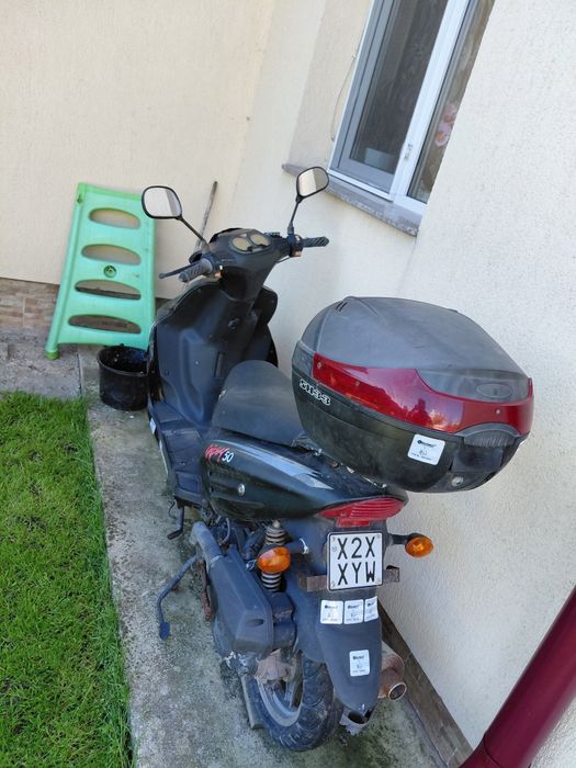 Vând scuter folosit