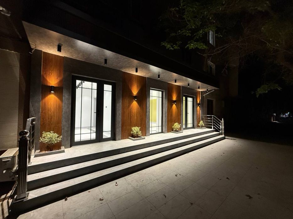 Продается нежилое помещение вдоль дороги 90м2 - стадион Старт