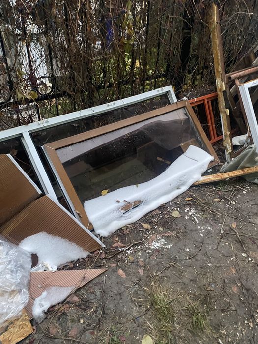 окна пластиковые тонированные