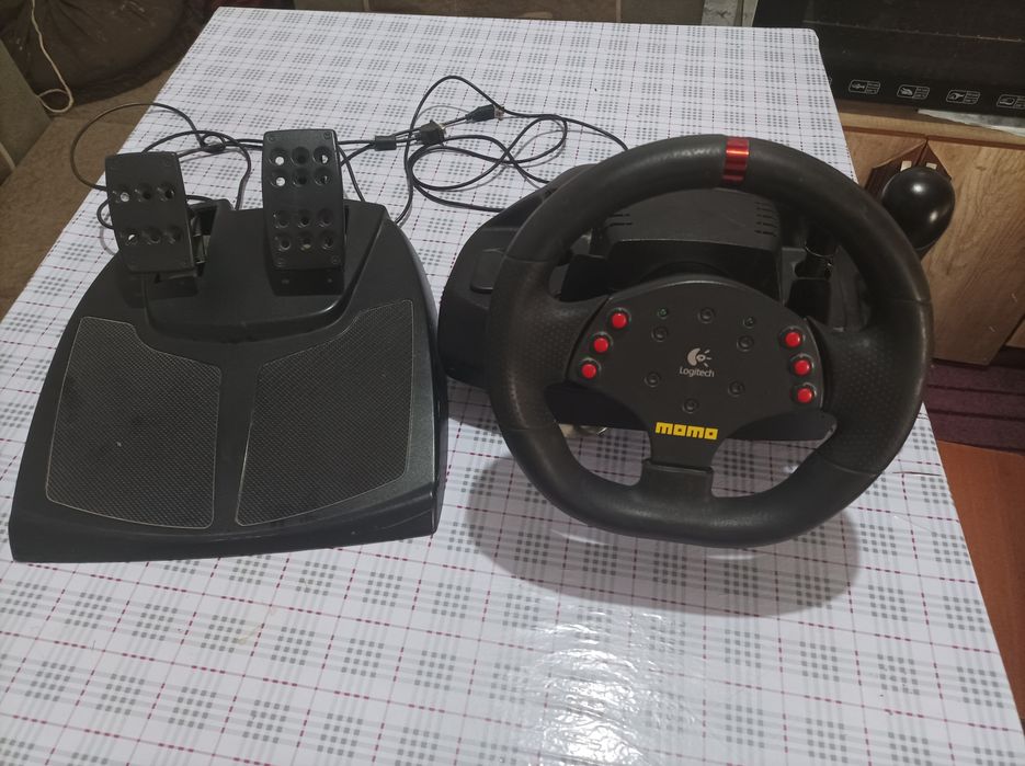 Продаю руль Logitech MOMO racing