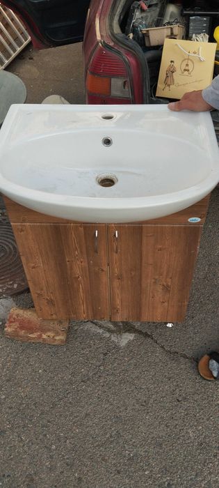 Продам раковину с тумбой