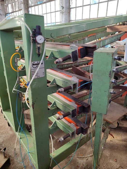 пневматична преса с четири секций