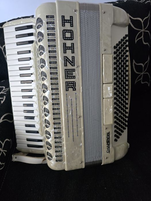 Acordeon Hohner champion 120 basii