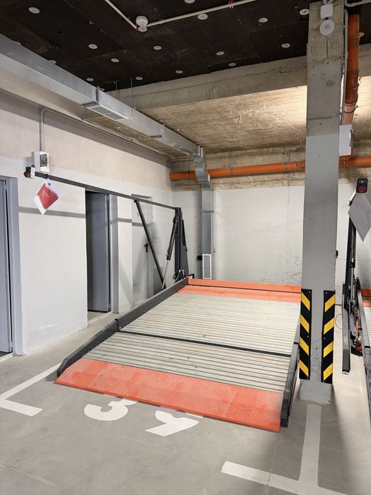 Паркинг платформа за паркиране на две нива