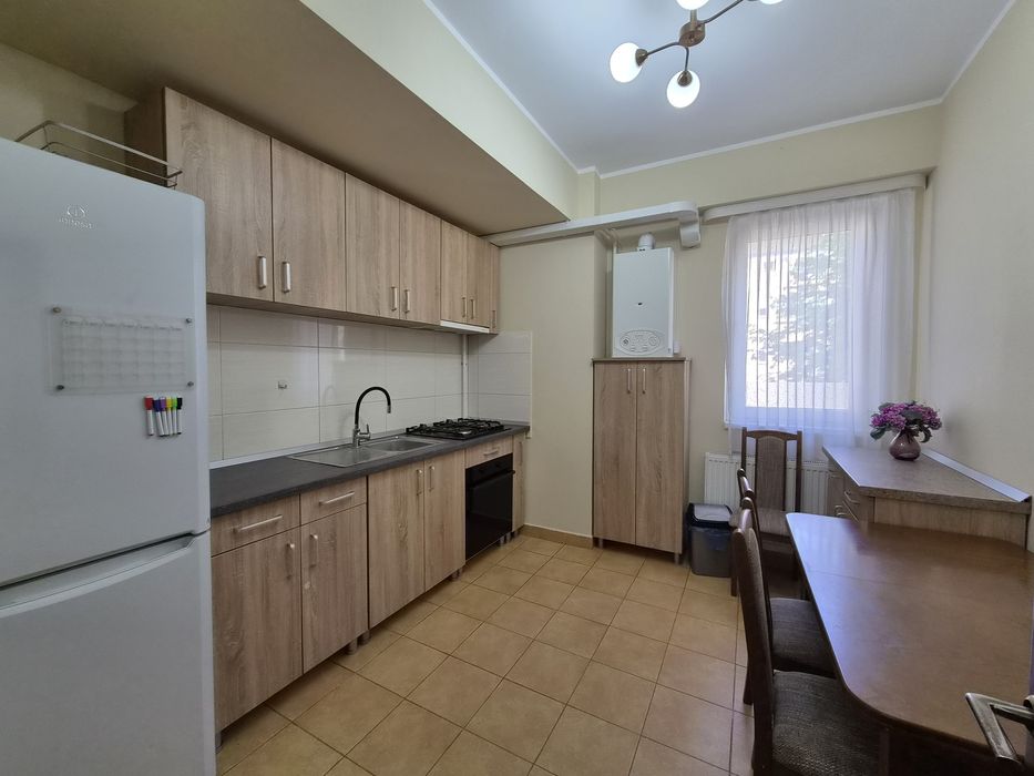 Închiriez apartament cu două camere în bloc nou mobilat și utilat