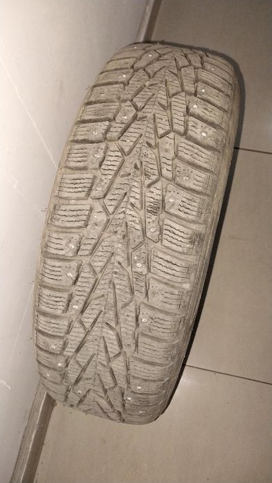 Зимние шины с шипами б/у