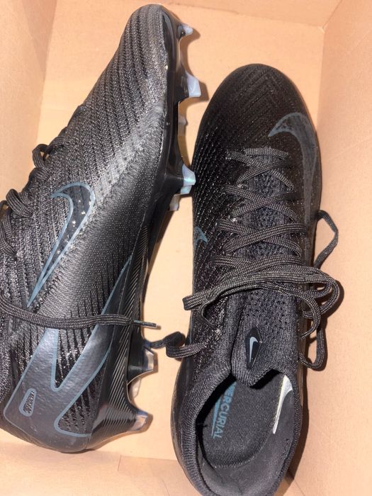 Ghete de fotbal profesionale Nike Mercurial