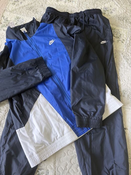 Продавам спортен екип Nike.