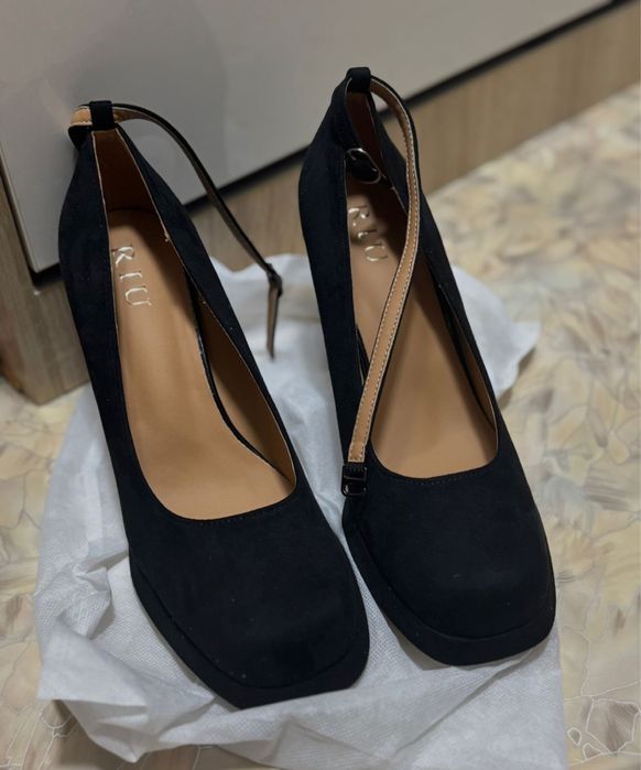 Туфли черные на каблуке