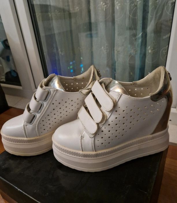 Adidasi dama platformă