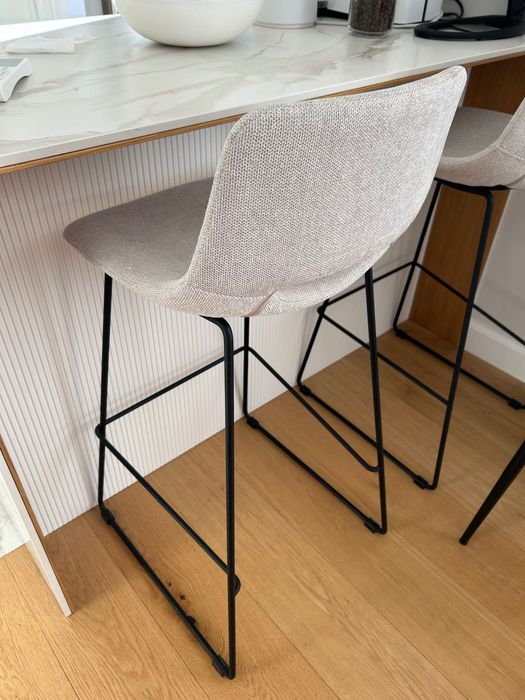 Високи столове Kave Home