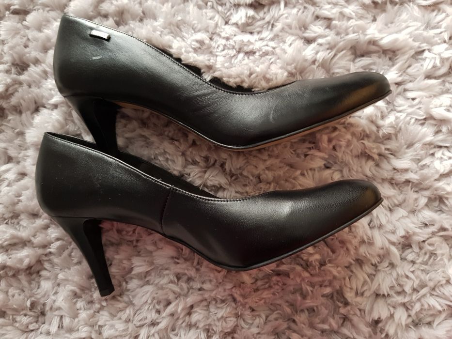 Pantofi negri noi