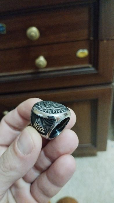 Кольцо с рунами размер точно не знаю