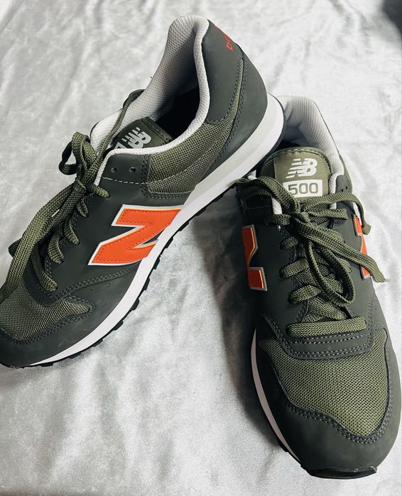 Продам стильные кроссовки