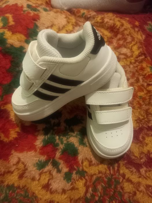 Adidași noi mărime 20
