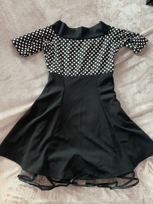 Rochie neagră cu tul