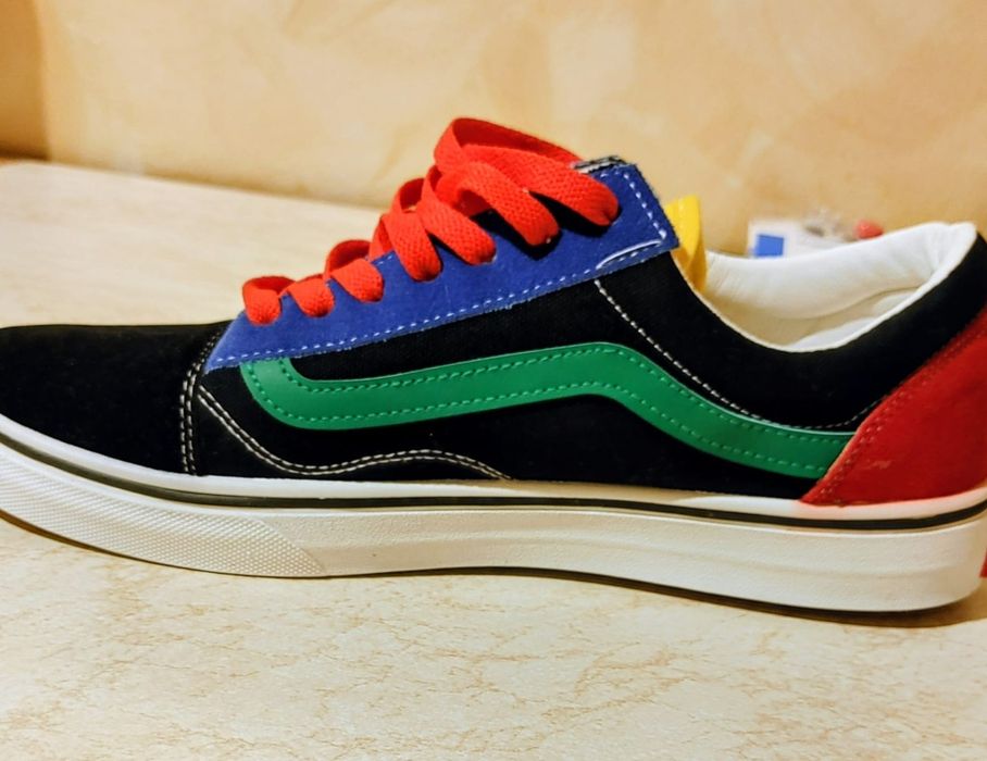 Vand tenisi tip Vans noi,comozi stare impecabila