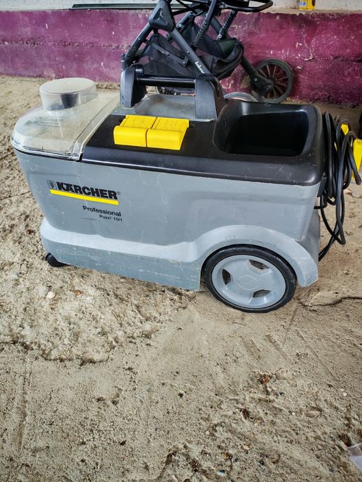 Продам моющий пылесос Karcher puzzi 10/1