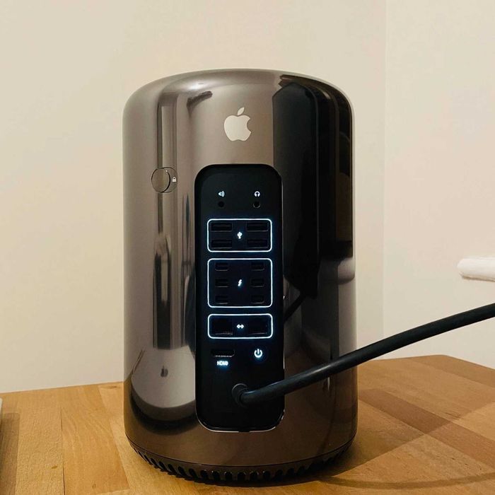 Mac Pro Xeon 3.7 Ghz | 64GB RAM | SSD