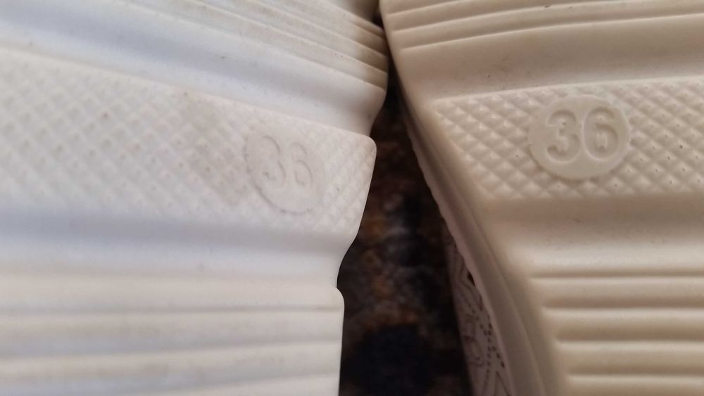 Продавам практични дамски обувки