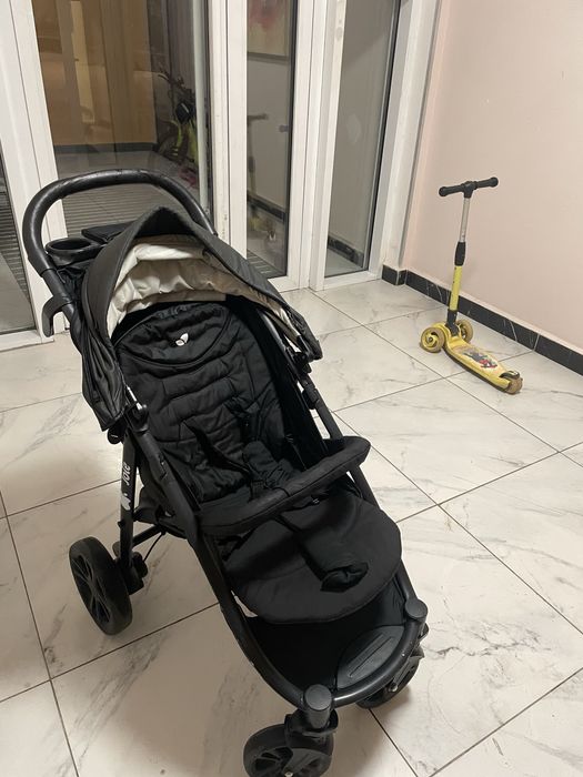 Детская прогулочная коляска