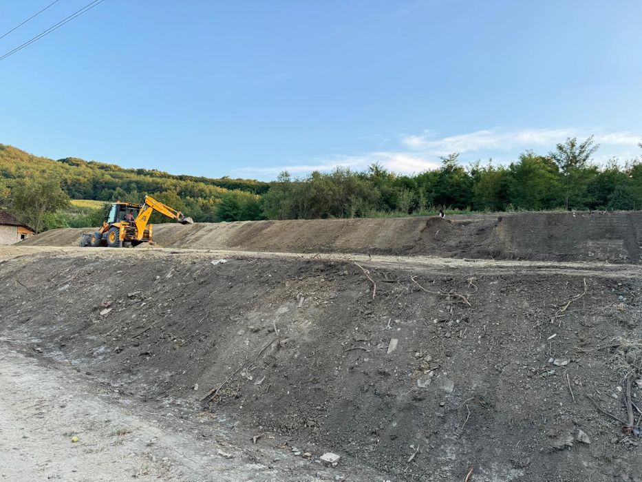 Inchiriez buldoexcavator , cu picon ,experienta ,bascula 3,5 t