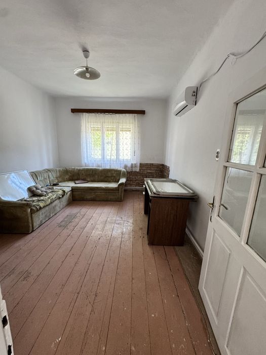 Casa pe colt 8 camere,teren 650 mp de vanzare zona Padurii front mare