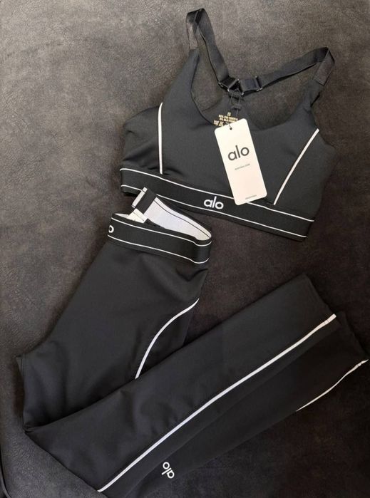 НАМАЛЕН Дамски оформящ екип Alo Yoga КЪС и ДЪЛЪГ КЛИН
Размер