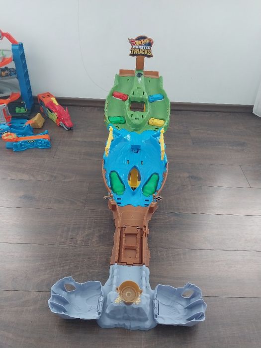 Писта Hot wheels Monster trucks