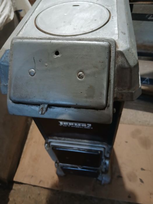 Пернишка печка на дърва и въглища