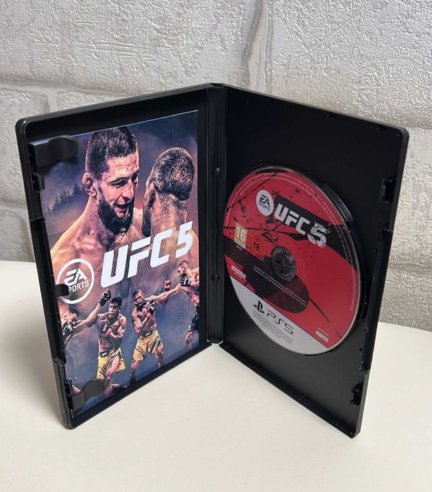Продам диск с игрой UFC 5 PS5